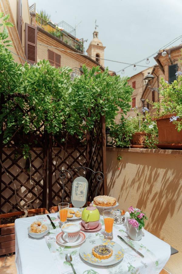 Montecosaro  B&B La Finestra Sul Campanile מראה חיצוני תמונה